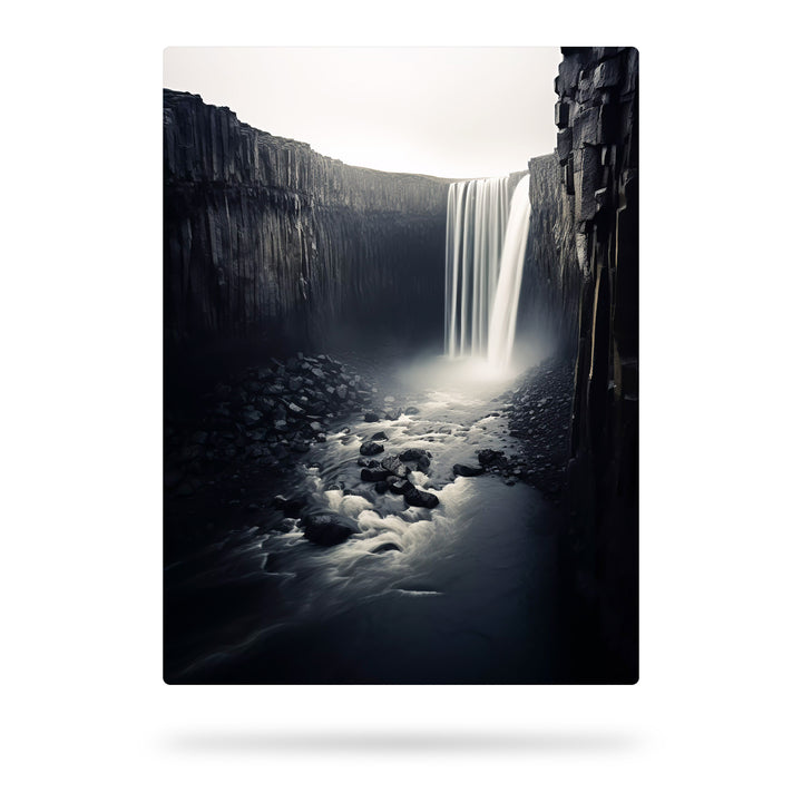 Nordisches Noir-Gefälle - Schwarz-Weiß-Porträt von Islands längstem Wasserfall