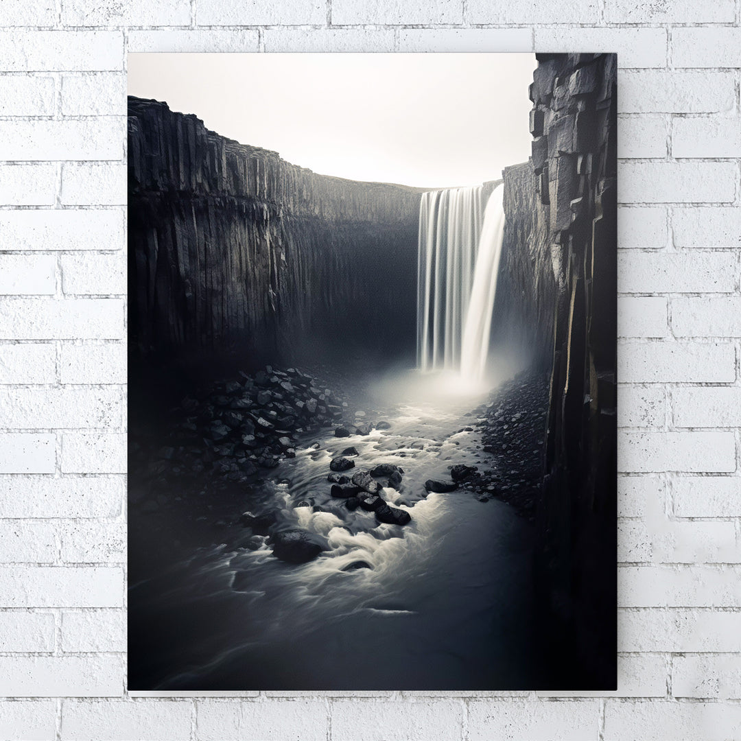 Nordisches Noir-Gefälle - Schwarz-Weiß-Porträt von Islands längstem Wasserfall